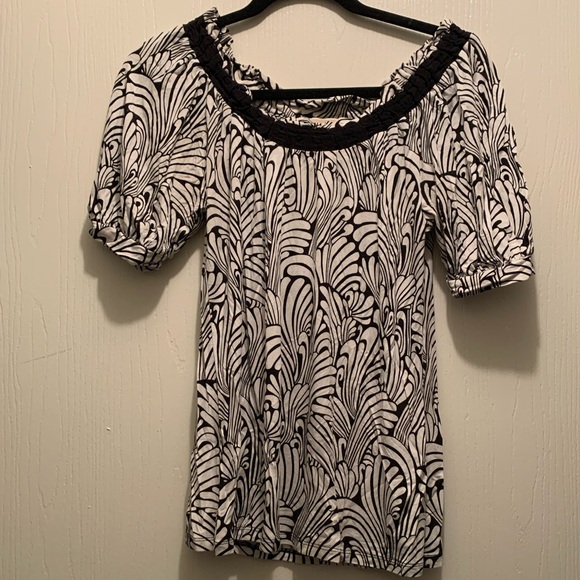 Michael Kors Tops - ❌SOLD❌ 🦋 3/$9 Michael Kors black and white top